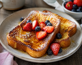 Saveur & Savoir – Receptenkaart Brioche perdue – Frans dessert met vanille-ijs en karamelsaus