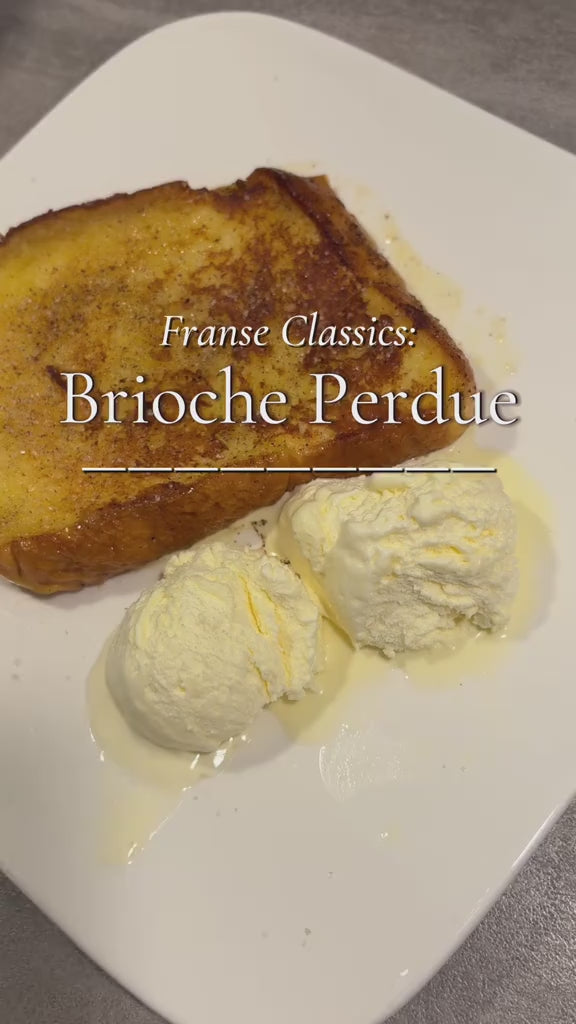 Saveur & Savoir – Receptenkaart Brioche perdue – Frans dessert met vanille-ijs en karamelsaus
